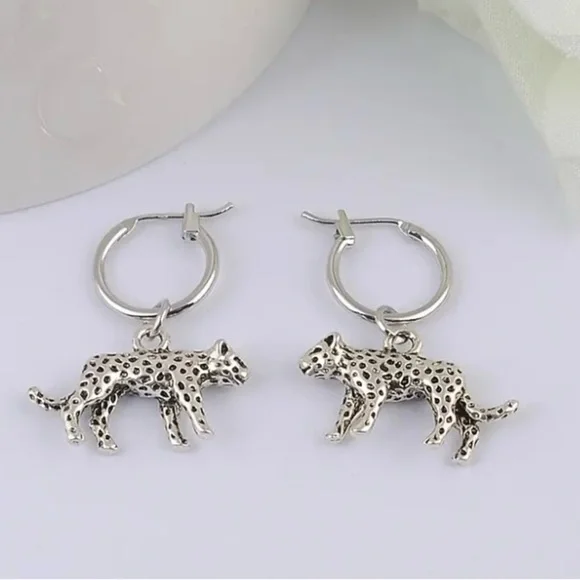 Gorgeous High Fashion Leopard Dangle Hoop Earrings